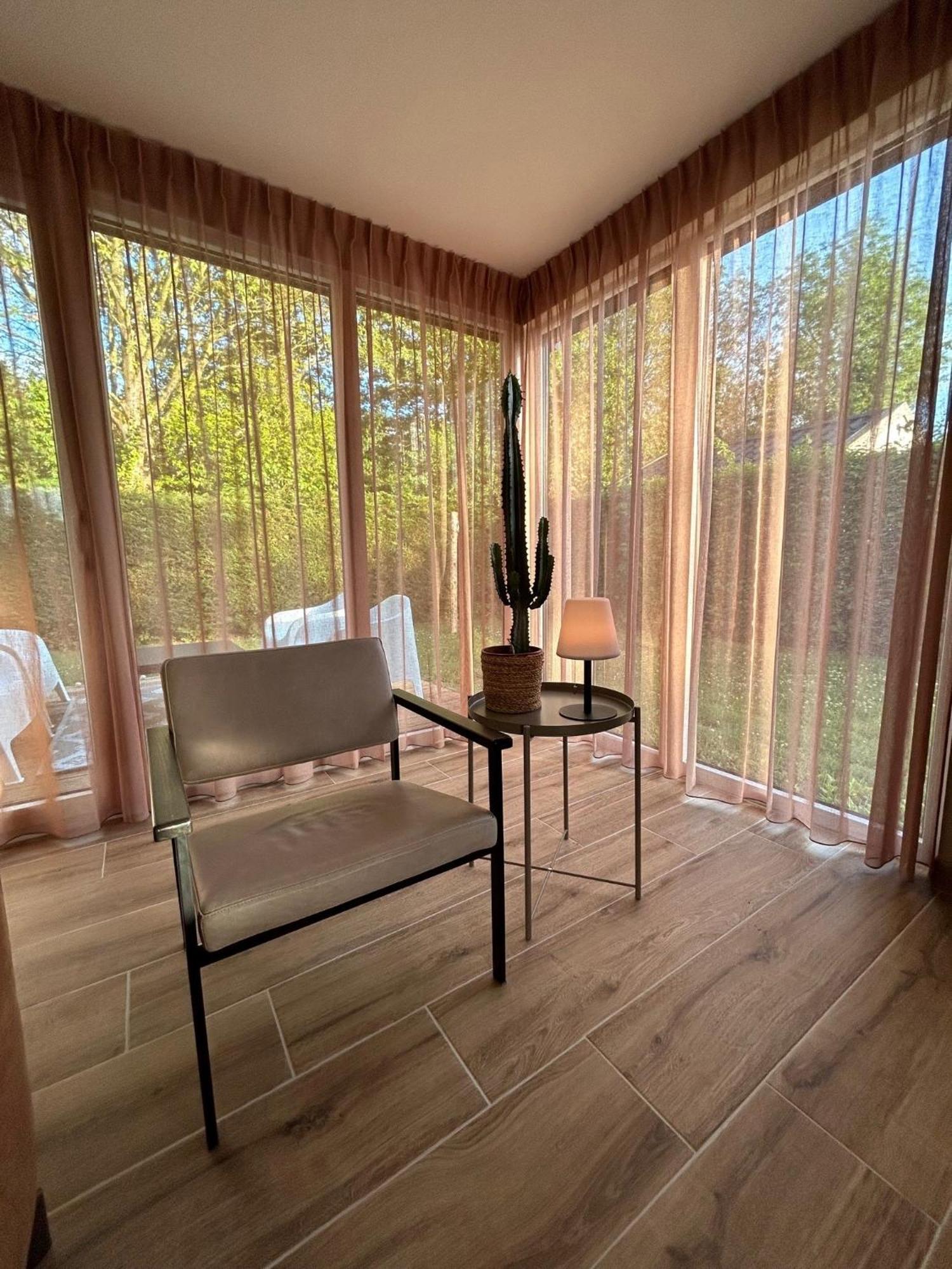 Oosterschelde Lodge Met Veel Privacy En Dicht Bij Het Water Scherpenisse Ngoại thất bức ảnh